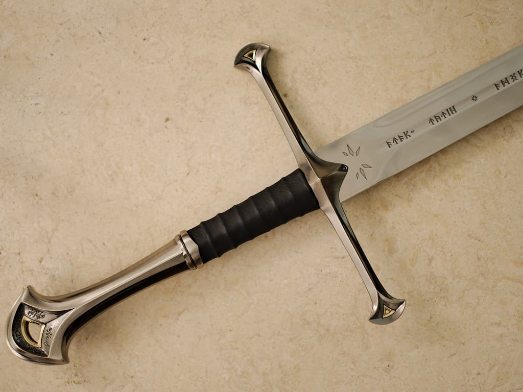 Andúril, l'Epée d'Aragorn reforgée (Le Seigneur des Anneaux) #Terressens Andúril, l'Epée d'Aragorn reforgée (Le Seigneur des Anneaux) #Terressens