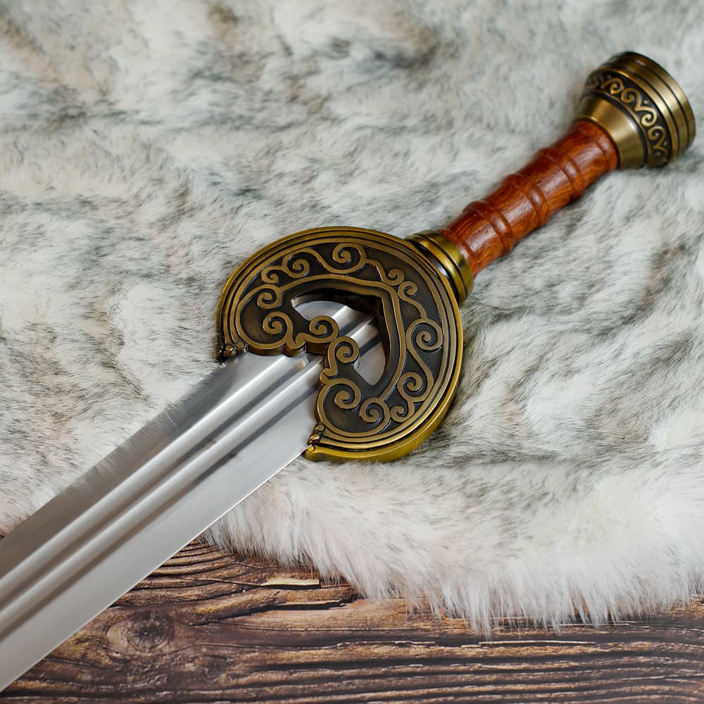 Herugrim (« Épée farouche » en rohirique), épée de Théoden (Le Seigneur des Anneaux) #Terressens