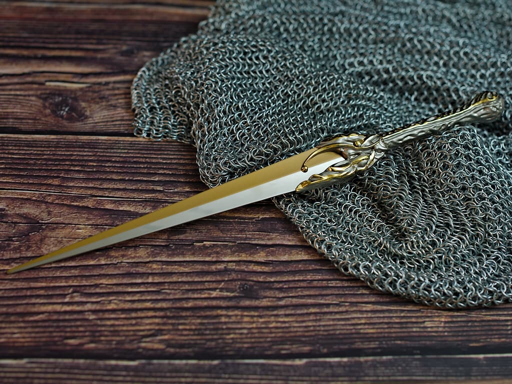 Dague de Finrod (Galadriel), l'origine des Anneaux de pouvoir (Le Seigneur des Anneaux) Dague de Finrod (Galadriel), l'origine des Anneaux de pouvoir (Le Seigneur des Anneaux)