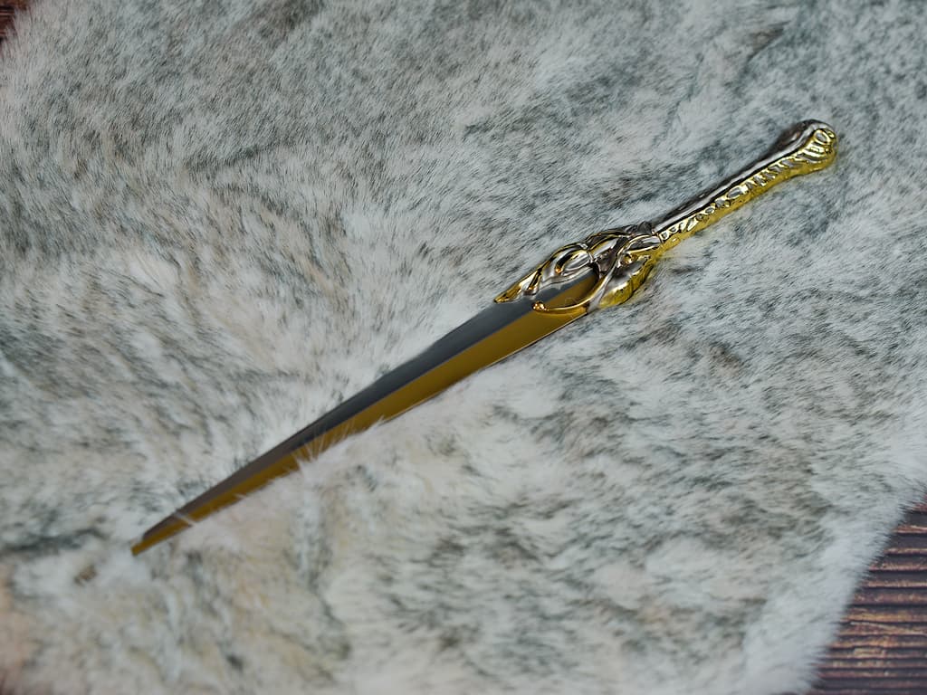 Dague de Finrod (Galadriel), l'origine des Anneaux de pouvoir (Le Seigneur des Anneaux) Dague de Finrod (Galadriel), l'origine des Anneaux de pouvoir (Le Seigneur des Anneaux)