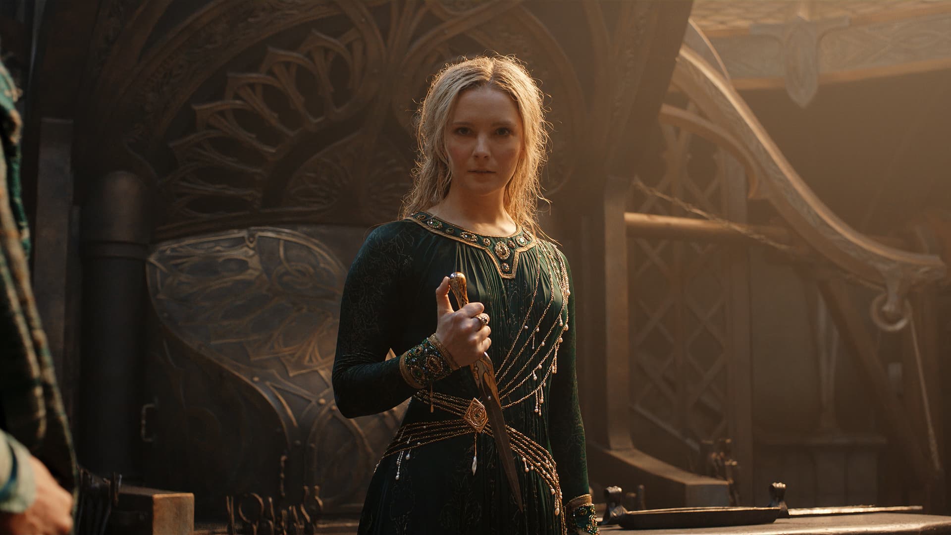Galadriel, Elfe de la lignée royale des Ñoldor, fille de Finarfin et sœur de Finrod Felagund