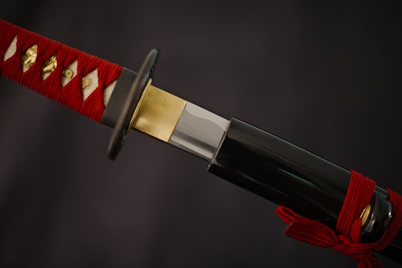 Wakizashi aiguisé Ake (朱, rouge sang), ito et sageo rouge sombre