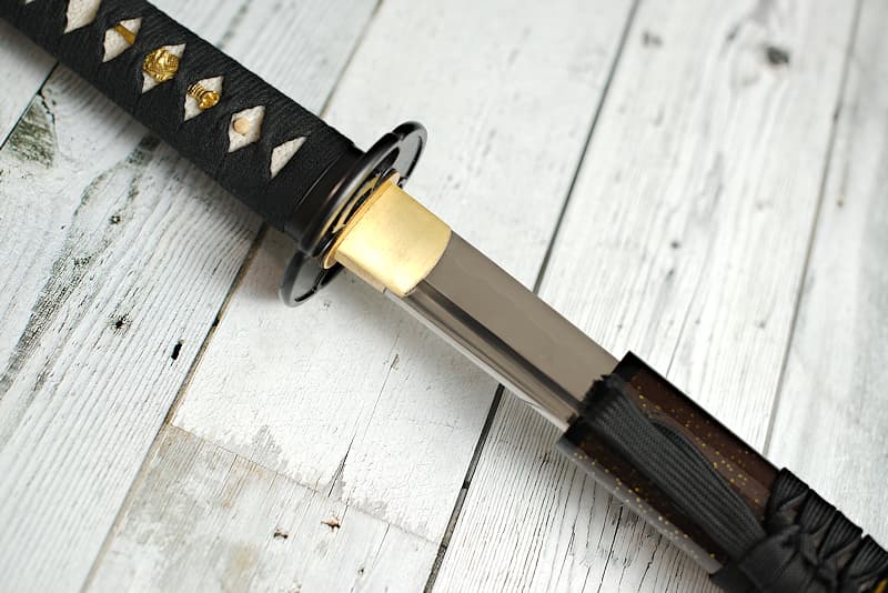 Katana tranchant, acier Maru 1065, véritable Hamon (刃文 ligne de trempe), forge, polissage et aiguisage à la main, livré avec une housse en tissu noir