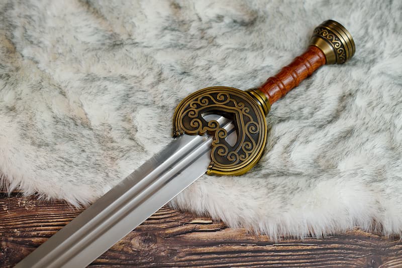 Herugrim (« Épée farouche » en rohirique), épée de Théoden (Le Seigneur des Anneaux)