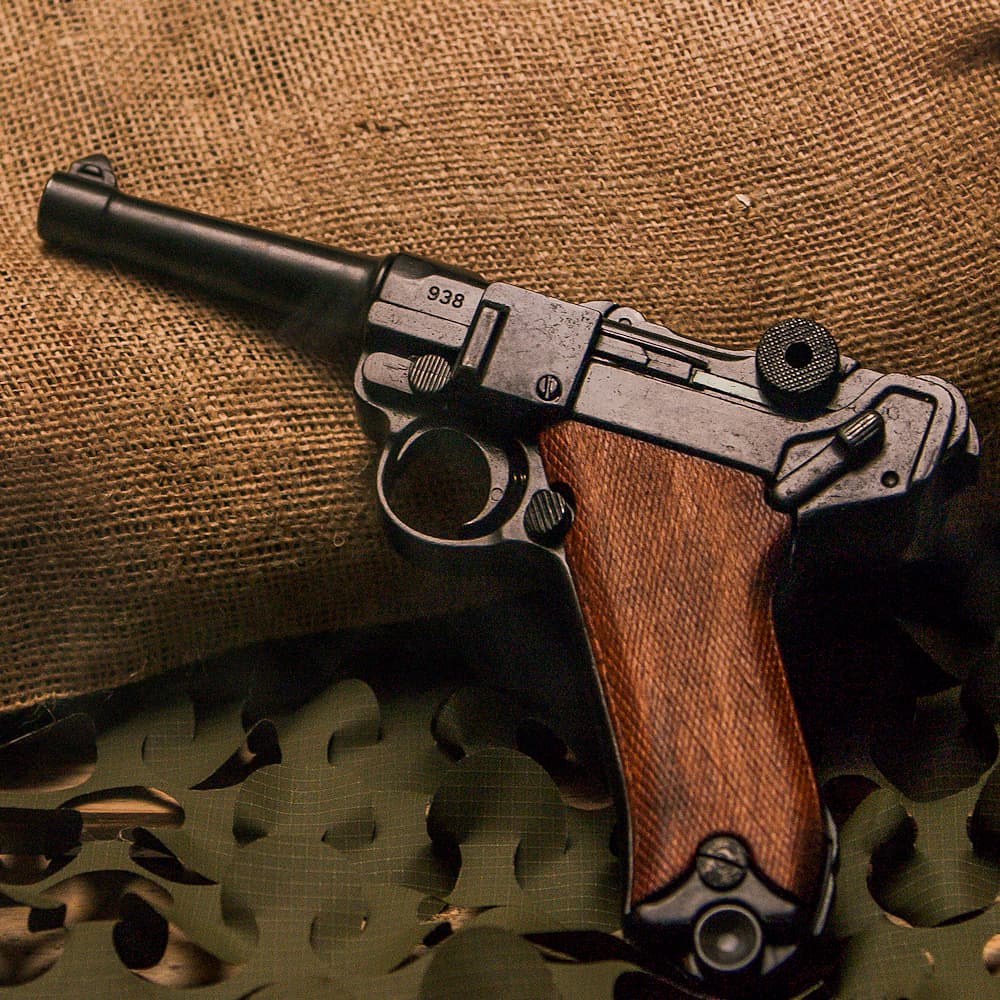 Pistolet Luger P08 Parabellum, crosse bois #Terressens Pistolet Luger P08 Parabellum, crosse bois #Terressens