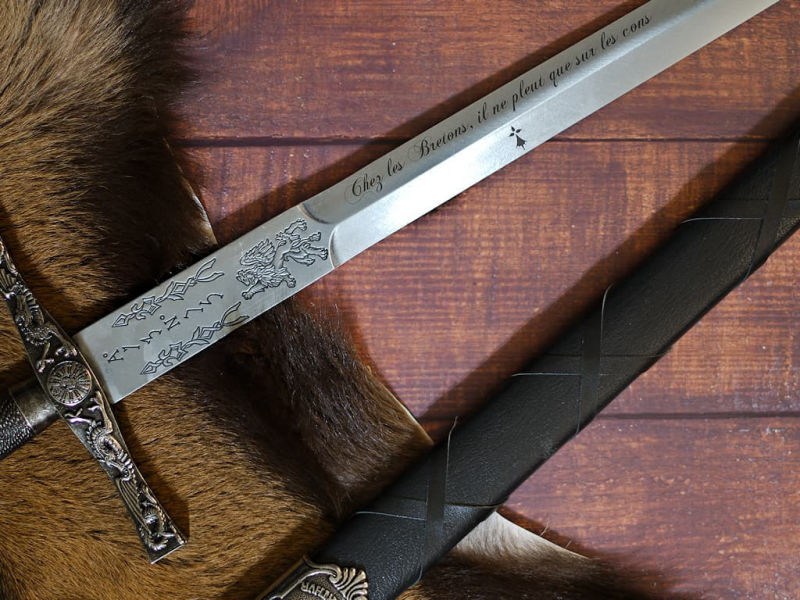 Gravure personnalisée sur une épée ou une dague #Terressens