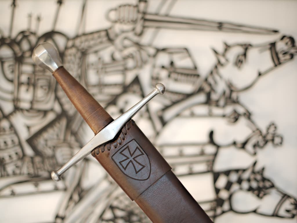 Épée médiévale allemande forgée avec fourreau en bois et cuir, avec illustration inspirée du Manuscrit de la Croisade albigeoise