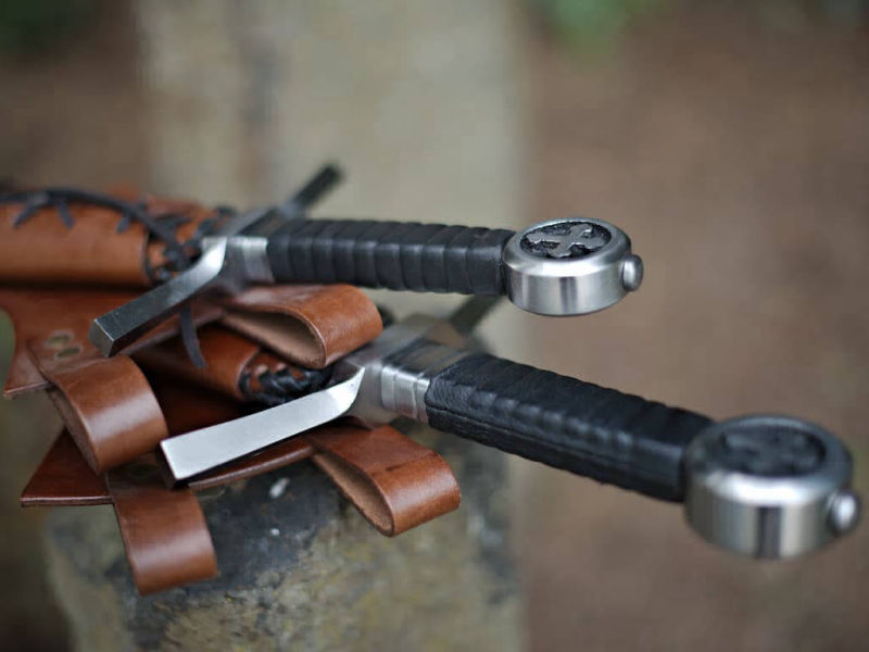 Épée et dague médiévales du chevalier croisé (ensemble de combat, livré avec fourreaux en cuir brun lacé noir)