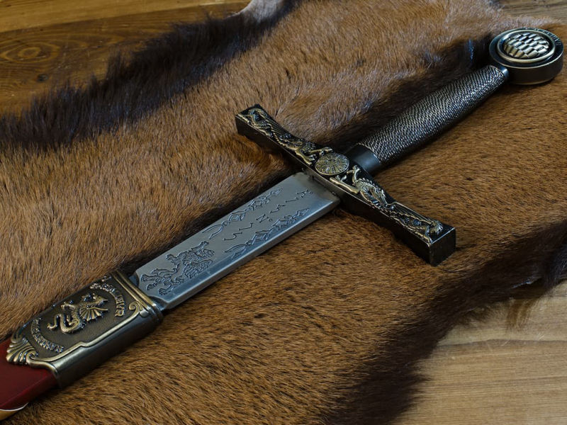 Mise en scène d'Excalibur, l'Épée légendaire d'Arthur, roi de Bretagne Excalibur, l'Épée du roi Arthur, avec fourreau rouge tressé #Terressens