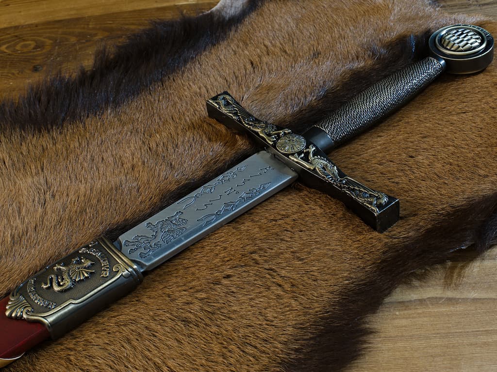 Comment S Appelle L épée Du Roi Arthur Excalibur, l'épée du roi Arthur, avec son fourreau rouge tressé #Terressens