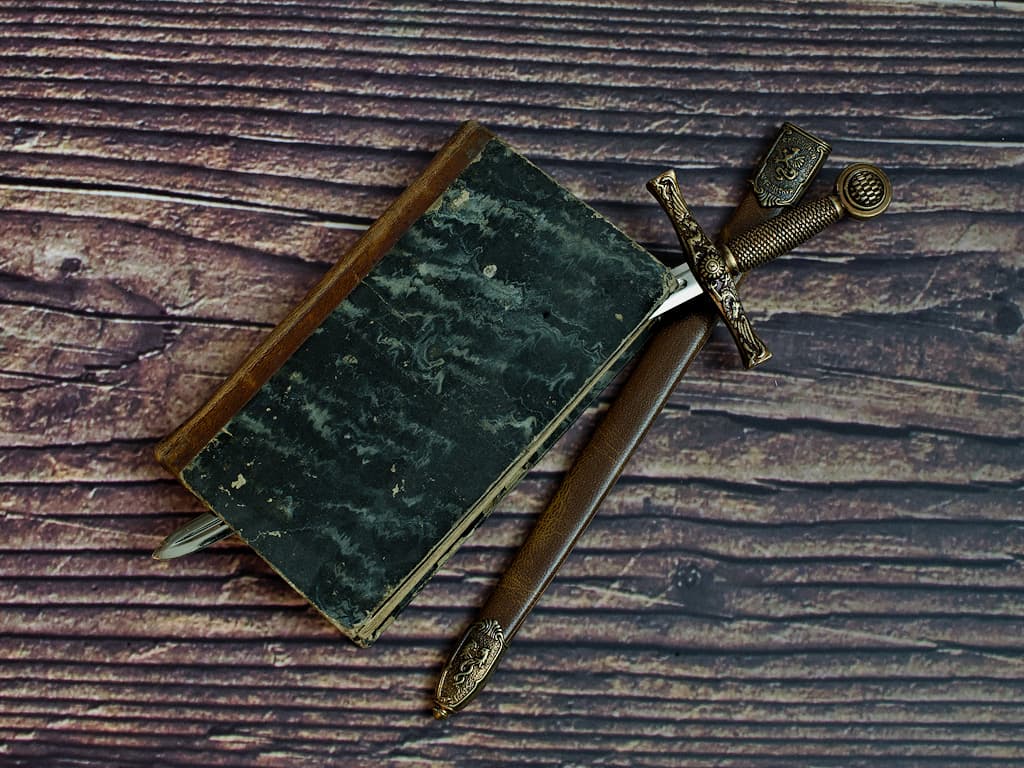 Ouvre-lettre / coupe-papier Excalibur, fourreau brun #Terressens