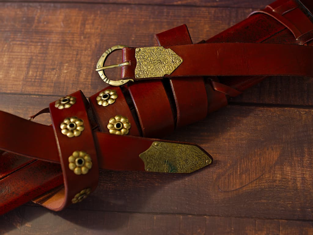 Épée médiévale forgée « Vicit semper » (toujours vainqueur) ⚔ #Terressens Épée médiévale forgée « Vicit semper » (toujours vainqueur) ⚔ #Terressens