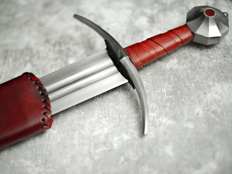 Épée médiévale forgée « Vicit semper » (toujours vainqueur) ⚔ #Terressens Épée médiévale forgée « Vicit semper » (toujours vainqueur) ⚔ #Terressens