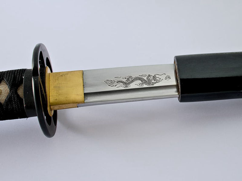 Gravure laser sur la lame d'un katana : dragon céleste chinois (Tian Long) #Terressens Gravure laser sur la lame d'un katana : dragon céleste chinois (Tian Long) #Terressens