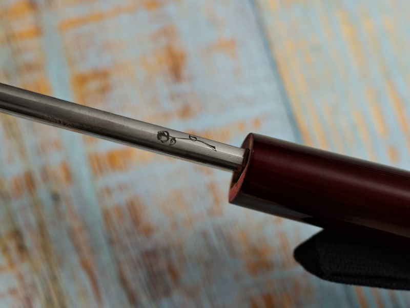 Gravure laser sur le mune (dos de la lame) d'un katana : rose #Terressens Gravure laser sur le mune (dos de la lame) d'un katana : rose #Terressens