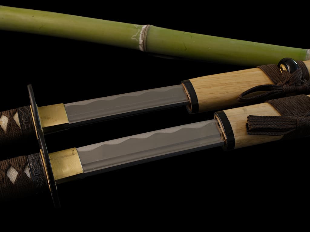Mù-jīn, katana et wakizashi aiguisés bois (mù, 木) métal (jīn, 金), formant un daïshō