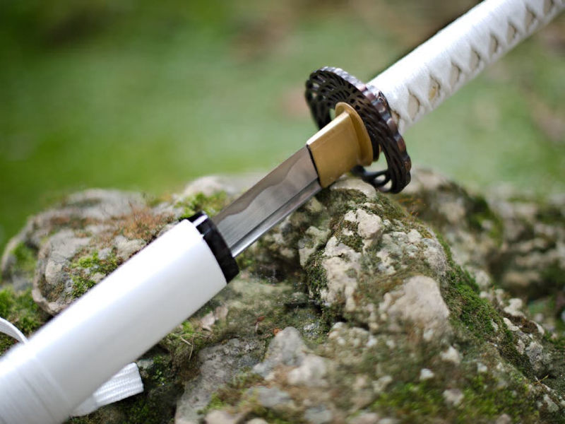 Katana blanc aiguisé « Neige éternelle » 復活 #Terressens