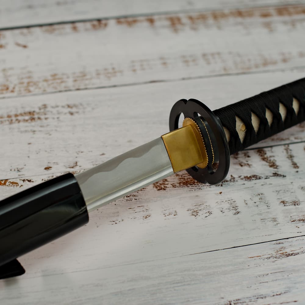 Fausse ligne de trempe d'un katana aiguisé (modèle présenté : Katana aiguisé noir Miyamoto Musashi 宮本 武蔵, référence 0464) #Terressens