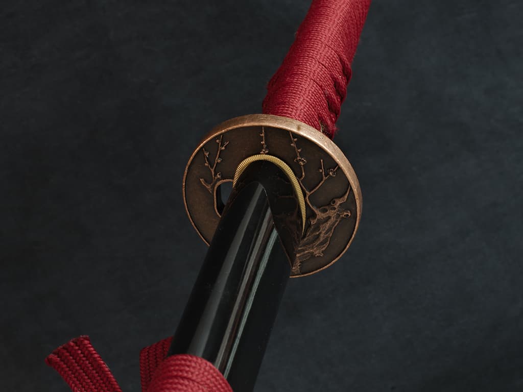 Katana aiguisé « Fugen jikkō » (不言実行 « parler peu, mais agir »), lame gravée, monture rouge #Terressens