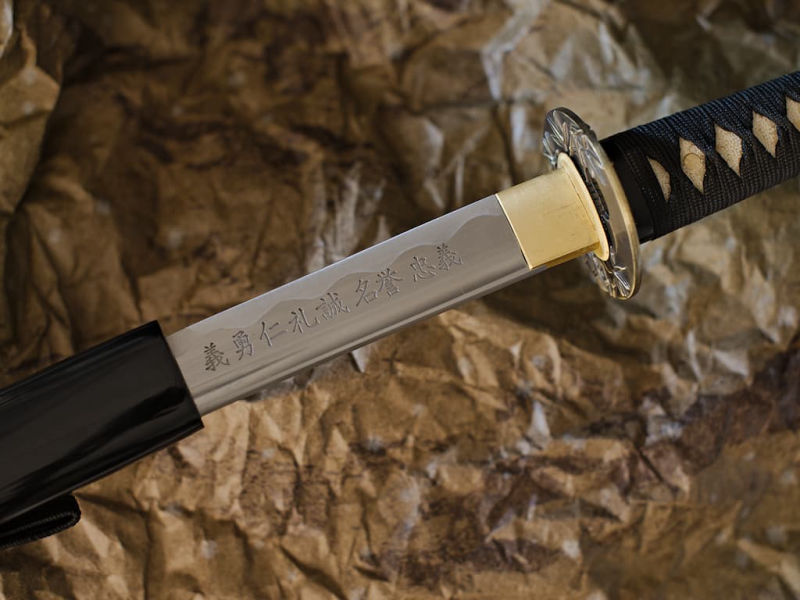 Katana aiguisé « Bushi » (武士 samouraï, guerrier), lame gravée (les 7 vertus du Bushidō) #Terressens Katana aiguisé « Bushi » (武士 samouraï, guerrier), lame gravée (les 7 vertus du Bushidō) #Terressens