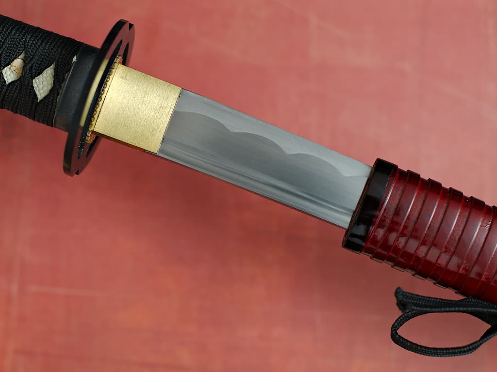 Senshi, katana aiguisé, saya rouge sombre à gorges (戦士 soldat, guerrier) #Terressens