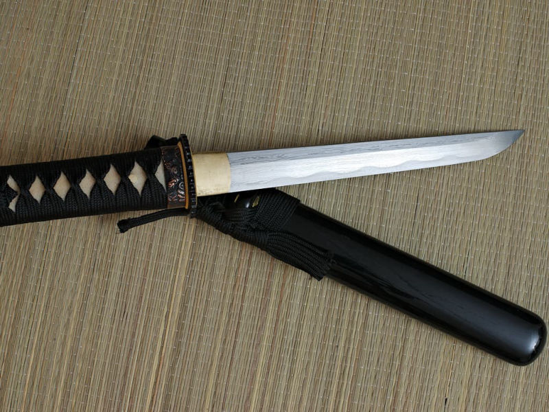 Yami, tantō aiguisé noir, lame damassée (闇 sombre) # Terressens