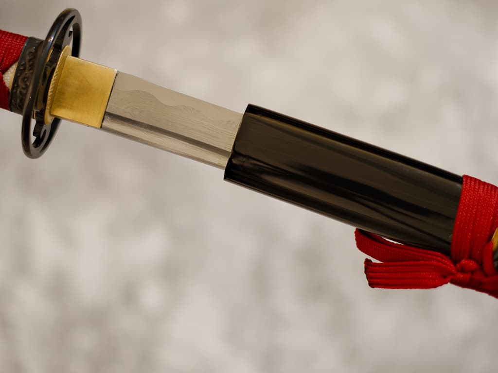 Katana aiguisé forge Damas « Ketsueki » (血液, sang), tressages rouges #Terressens