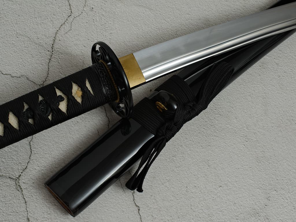 Katana « Tsuru » (鶴 grue du Japon), forge Kobuse, trempe sélective #Terressens Katana « Tsuru » (鶴 grue du Japon), forge Kobuse, trempe sélective #Terressens