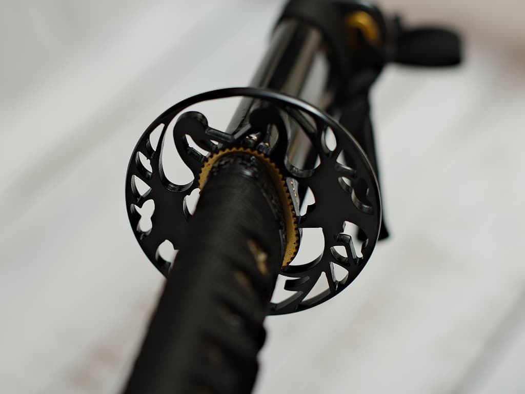 Katana « Tsuru » (鶴 grue du Japon), forge Kobuse, trempe sélective #Terressens Katana « Tsuru » (鶴 grue du Japon), forge Kobuse, trempe sélective #Terressens