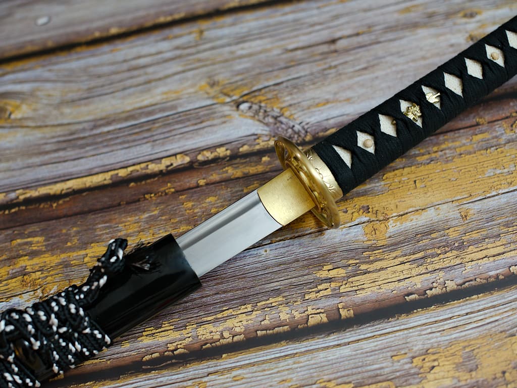 Katana Terre sacrée (聖地, Seichi), lame aiguisée 1095, véritable hamon, tressages bruns #Terressens Katana aiguisé « akitsu » (秋津), Maru 1060, trempe sélective #Terressens