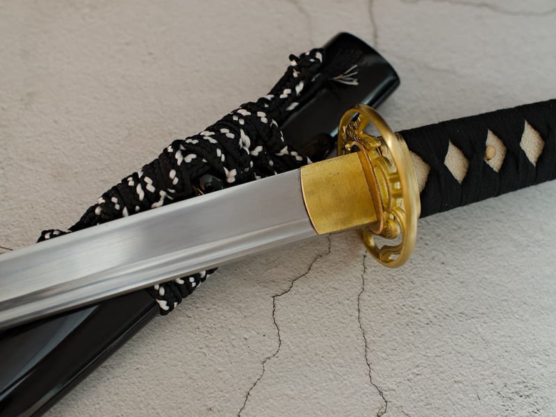 Katana Terre sacrée (聖地, Seichi), lame aiguisée 1095, véritable hamon, tressages bruns #Terressens Katana aiguisé « akitsu » (秋津), Maru 1060, trempe sélective #Terressens