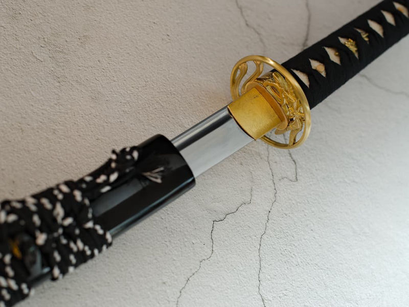Katana Terre sacrée (聖地, Seichi), lame aiguisée 1095, véritable hamon, tressages bruns #Terressens Katana aiguisé « akitsu » (秋津), Maru 1060, trempe sélective #Terressens