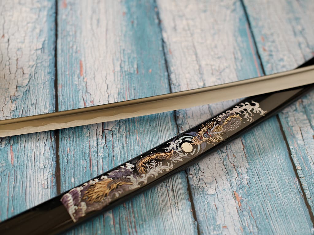 Katana aiguisé « Ryūjin » (龍神), Dieu de l’océan, sérigraphie Dragon sur le saya #Terressens