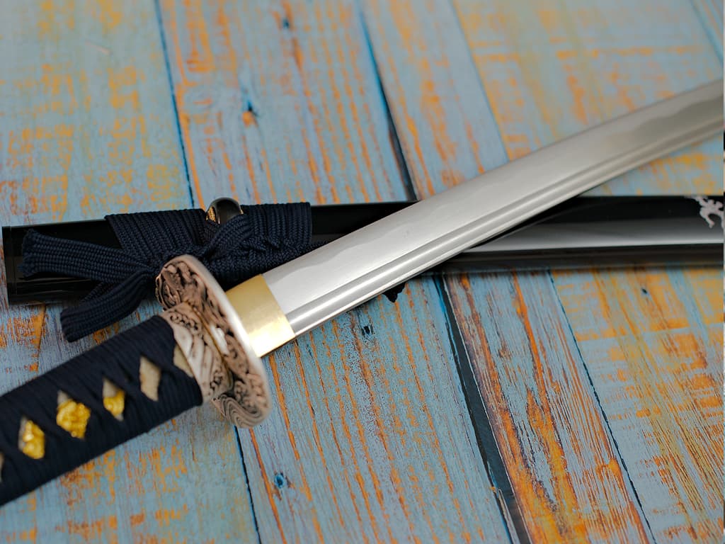 Katana aiguisé « Ryūjin » (龍神), Dieu de l’océan, sérigraphie Dragon sur le saya #Terressens