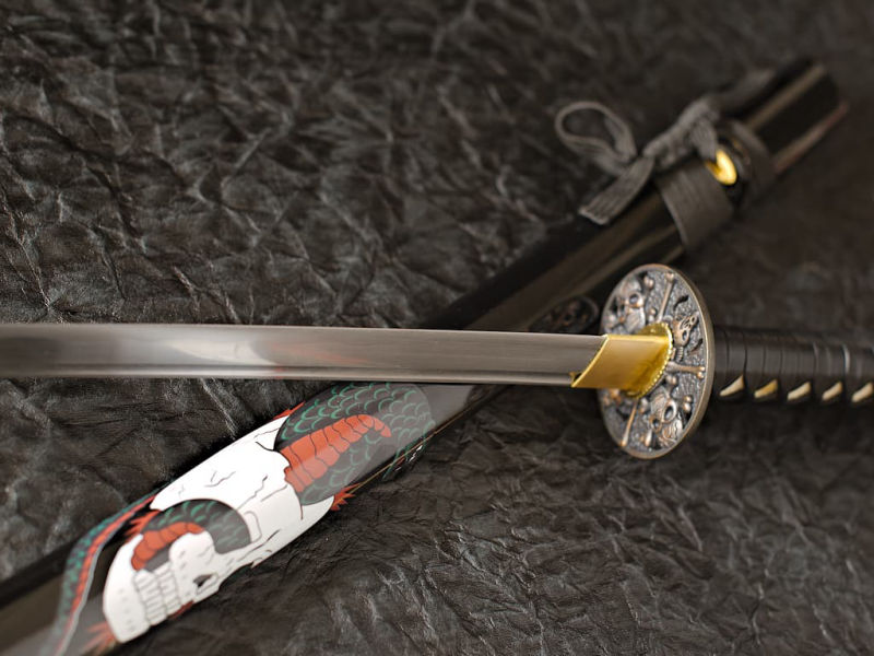 Katana aiguisé « L'ombre du chaos », décors avec serpent, crânes humains et de diables #Terressens