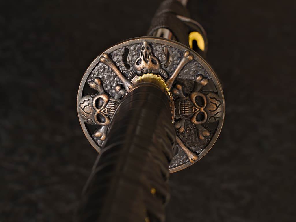Katana aiguisé « L'ombre du chaos », décors avec serpent, crânes humains et de diables #Terressens