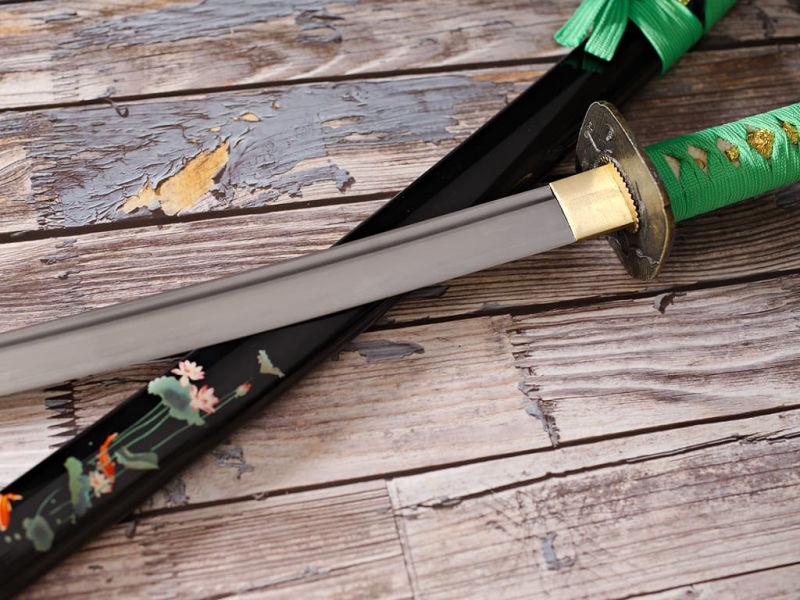 Katana aiguisé « Hasunohana » (蓮の花 lotus sacré), sérigraphie sur le saya, cordages vert clair #Terressens