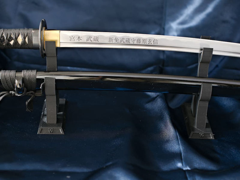 Support de katanas « Fukuza » (複座, deux places), pour deux sabres japonais #Terressens