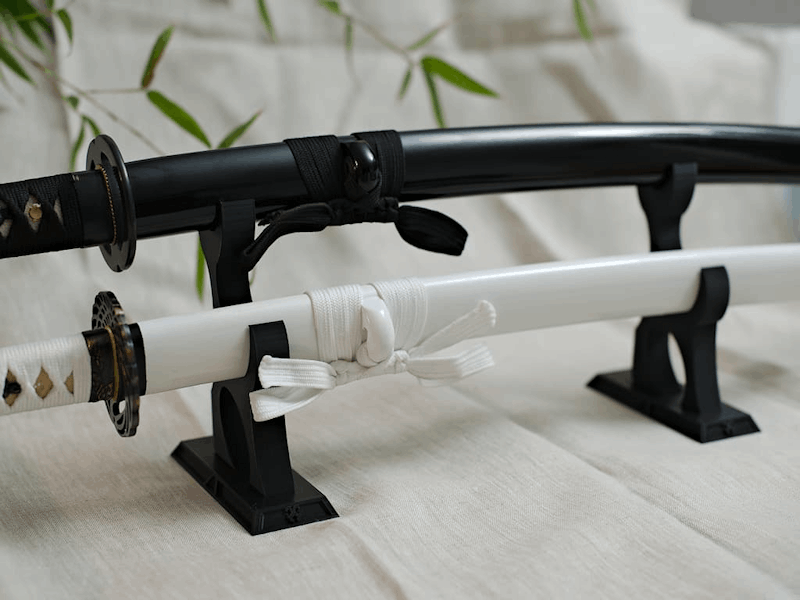 Support de katanas « Fukuza » (複座, deux places), pour deux sabres japonais #Terressens