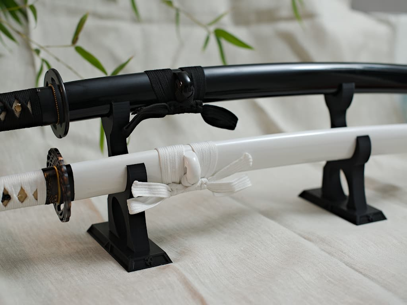 Support de katanas « Fukuza » (複座, deux places), pour deux sabres japonais #Terressens