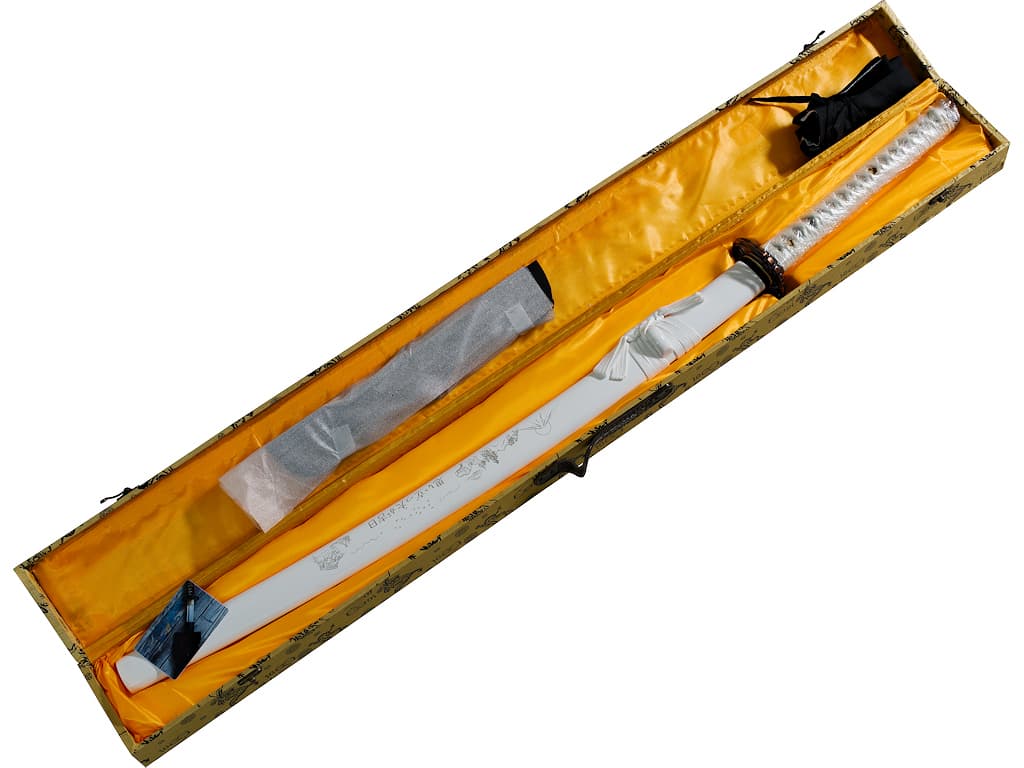 Katana aiguisé « Ketsui » (決意 résolution, décision), saya blanc décoré d'un motif japonais, tressages blancs #Terressens Katana aiguisé « Ketsui » (決意 résolution, décision), saya blanc décoré d'un motif japonais, tressages blancs #Terressens