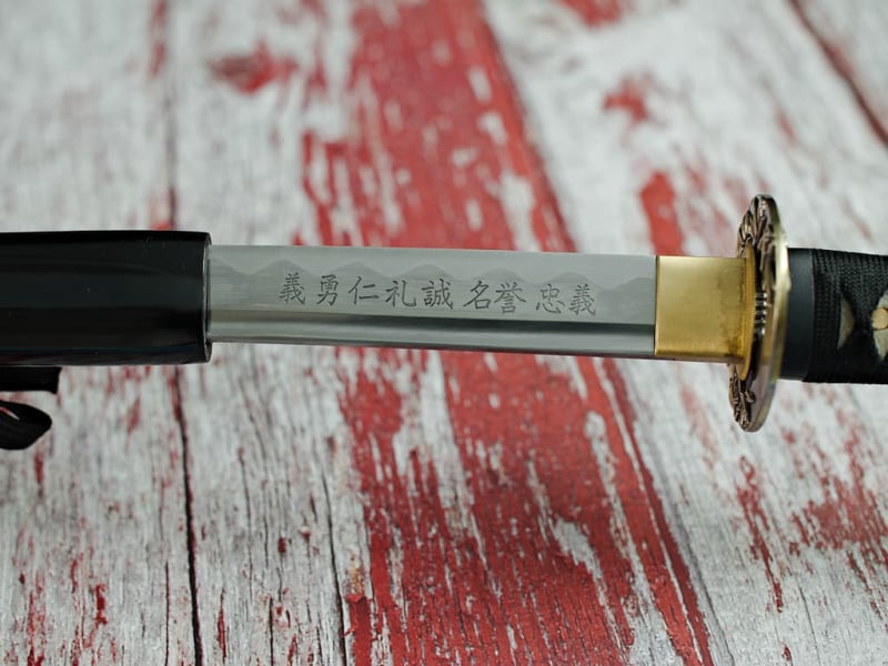 Katana aiguisé « Unryū-zu » (雲龍図 Dragon parmi les nuages), gravures sur la lame et le saya #Terressens