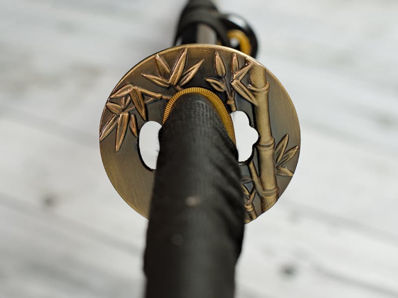 Katana aiguisé « Unryū-zu » (雲龍図 Dragon parmi les nuages), gravures sur la lame et le saya #Terressens