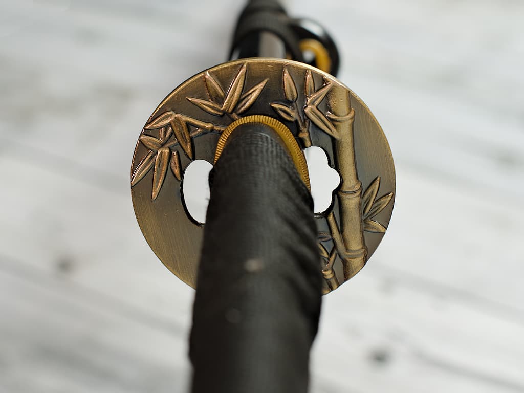 Katana aiguisé « Unryū-zu » (雲龍図 Dragon parmi les nuages), gravures sur la lame et le saya #Terressens