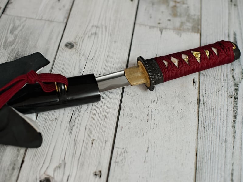 Tantō aiguisé forge Damas « Ketsueki » (血液, sang), tressages rouges #Terressens