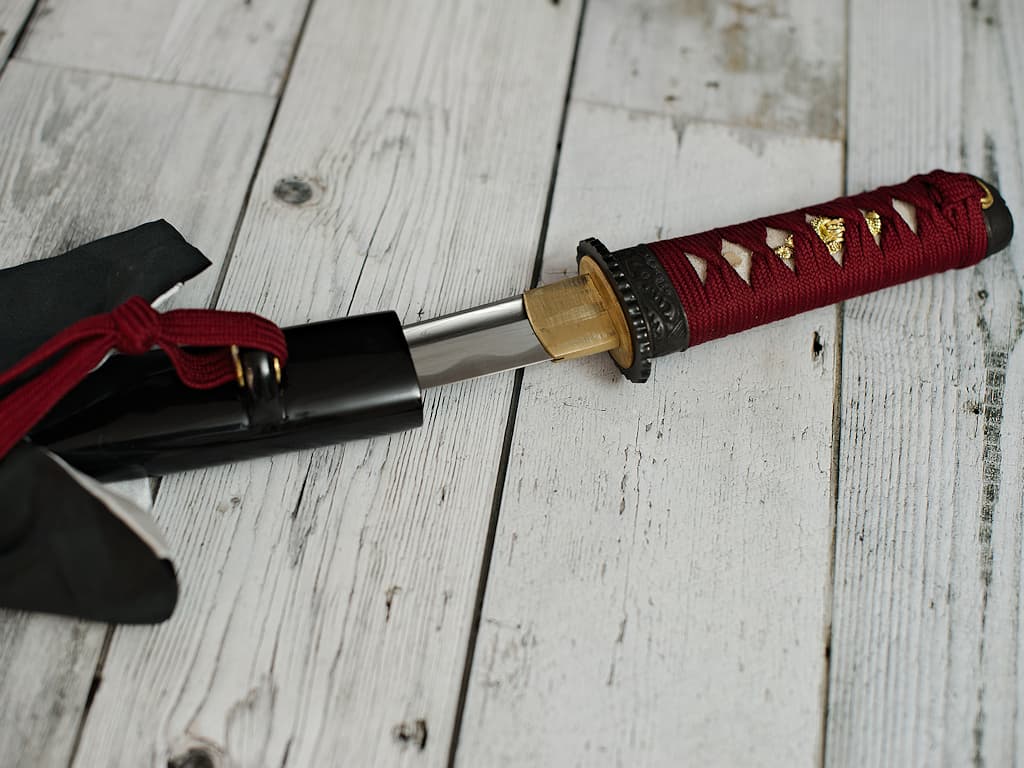 Tantō aiguisé forge Damas « Ketsueki » (血液, sang), tressages rouges #Terressens