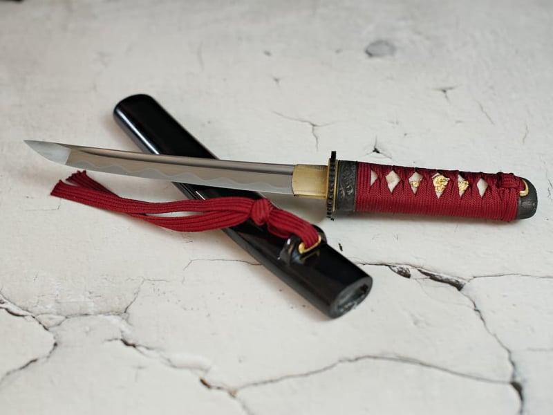 Tantō aiguisé forge Damas « Ketsueki » (血液, sang), tressages rouges #Terressens
