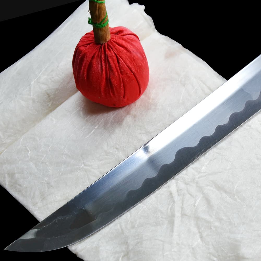 Comment entretenir la lame d'un katana ? | Fiche pratique #Terressens Comment entretenir la lame d'un katana ? | Fiche pratique #Terressens
