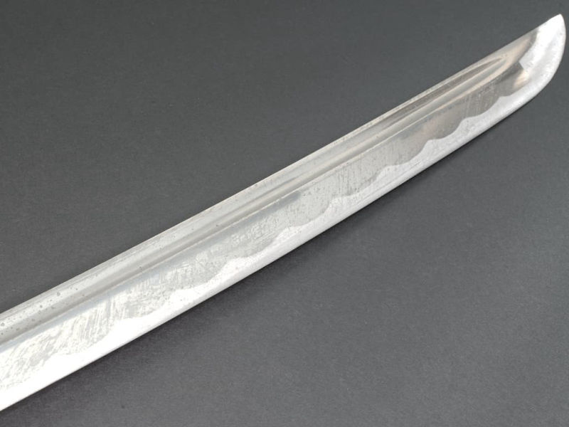 Surface de la lame d’un katana peu après une séance de coupe