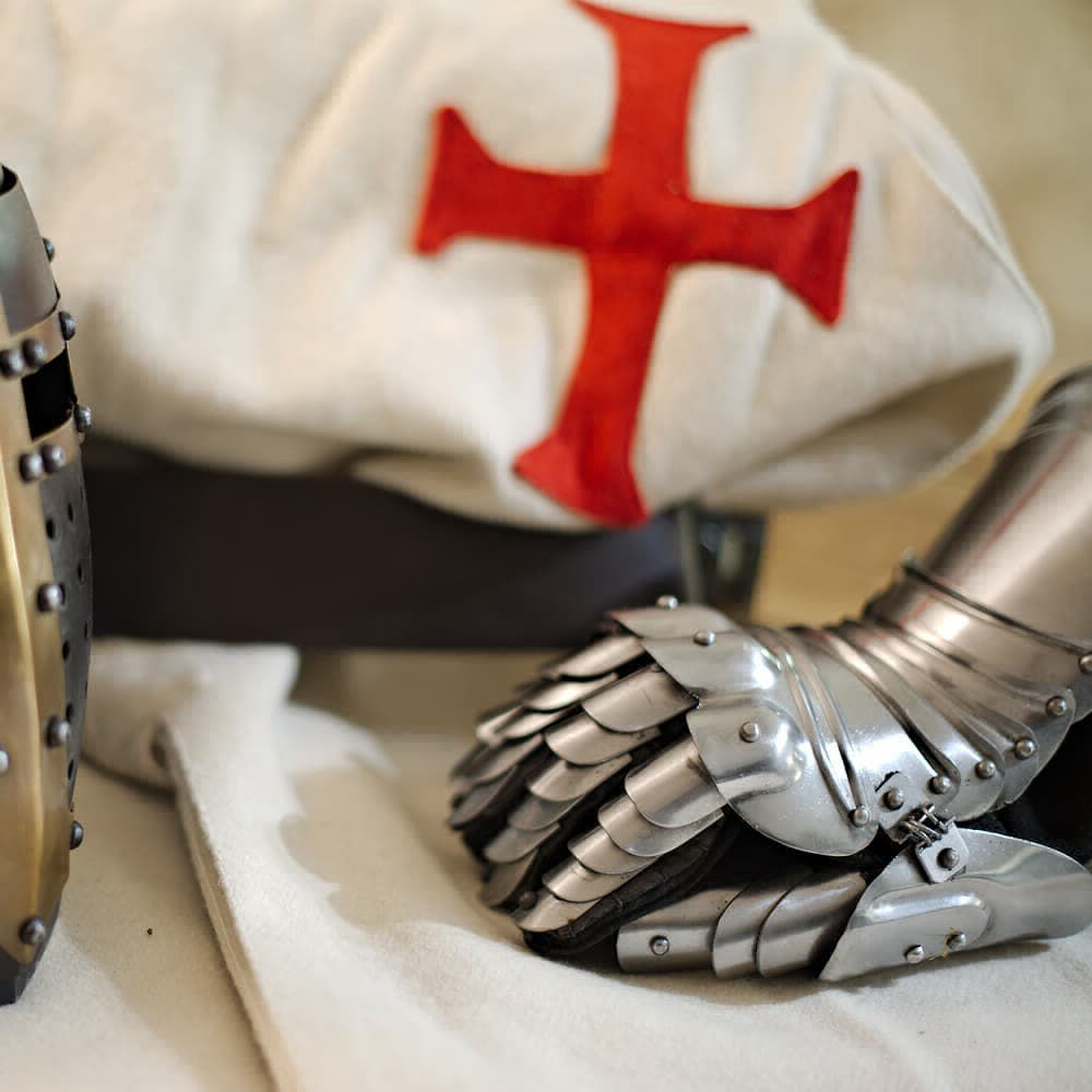 Tabard templier, avec la croix pattée rouge templière Tabard templier, avec la croix pattée rouge templière